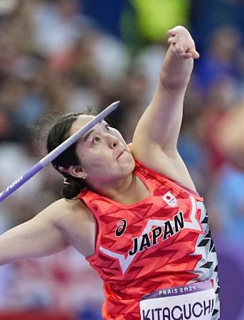 　女子やり投げ決勝　北口榛花の５投目＝パリ郊外（共同）