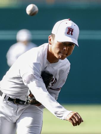 　熊本工戦に先発した広陵・高尾＝甲子園