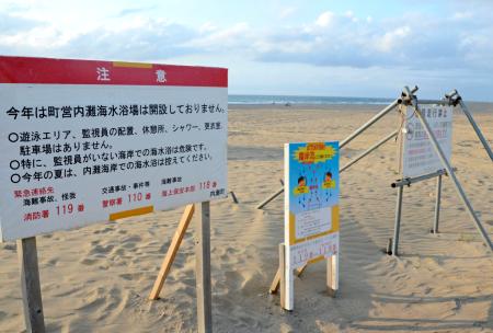 　石川県内灘町の海岸。能登半島地震の影響で海水浴場は開設されていない＝１３日午後