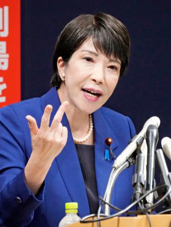 　記者会見で自民党総裁選への立候補を表明する高市経済安保相＝９日午後、国会