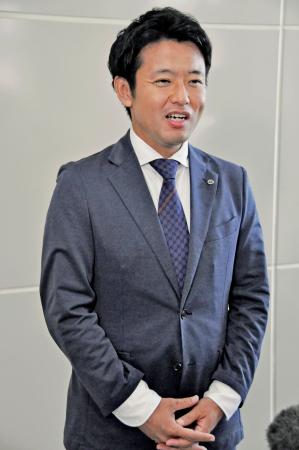 　経産省幹部との面会後、取材に応じる青森県の宮下宗一郎知事＝９日午後、経産省