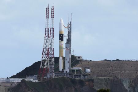 　打ち上げが再延期となったＨ２Ａロケット４９号機＝１６日午前、鹿児島県の種子島宇宙センター