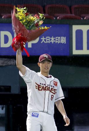 　外野手のシーズン刺殺数のプロ野球記録を更新した楽天・辰己＝楽天モバイルパーク