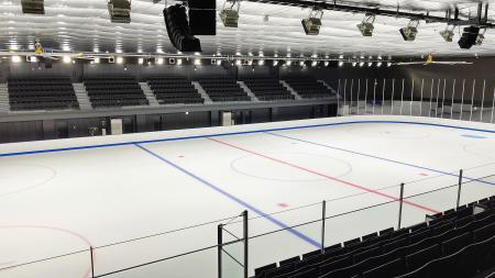 　１１月に開業するスケート場「ＭＡＯ　ＲＩＮＫ」のメインリンク＝東京都立川市（立飛ホールディングス提供）