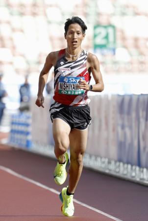 　東京レガシーハーフマラソン男子で８位の西山雄介＝国立競技場