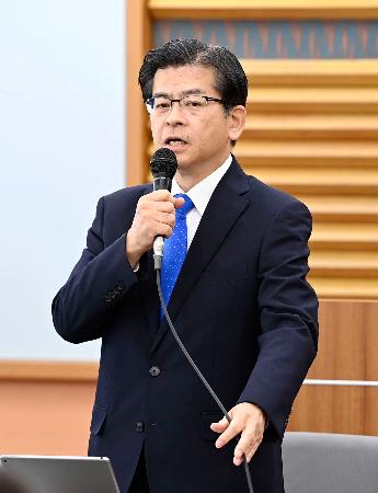 　公明党の中央幹事会で辞任を表明した石井代表＝３１日午前、東京都新宿区