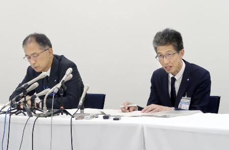 　裁判傍聴妨害について記者会見する横浜市教育委員会幹部ら＝５月２７日、横浜市