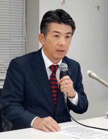 　記者会見する立憲民主党の重徳政調会長＝７日午後、国会