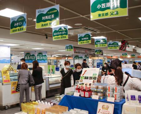 　近鉄百貨店本店で始まった物産展「にっぽんの離島物語」＝１３日午前、大阪市