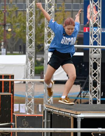 　女子フリースタイル予選　競技する永井音寧＝北九州市勝山公園内特設会場