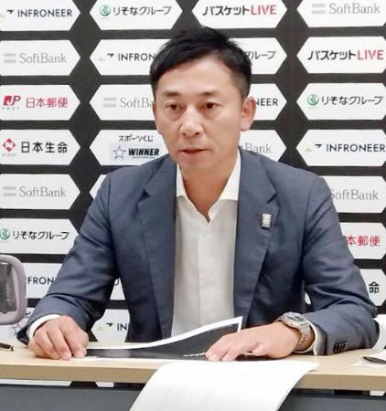 　記者会見するＢリーグの島田慎二チェアマン＝１９日、東京都内