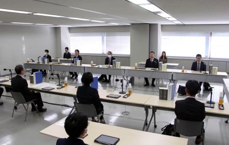 　刑事司法手続きの在り方を話し合う法務省の有識者協議会＝２２日午前、法務省