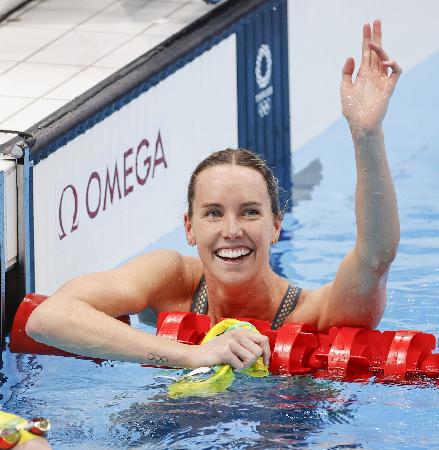 　東京五輪の競泳女子１００メートル自由形で優勝したオーストラリアのエマ・マキオン＝２０２１年