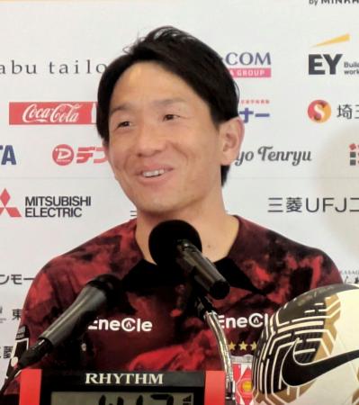 　今季限りでの引退を表明し、記者会見するサッカーＪ１浦和の宇賀神友弥＝２６日、さいたま市