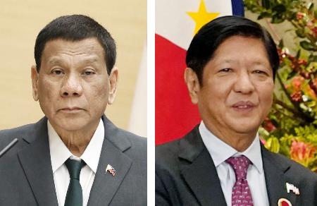 　フィリピンのドゥテルテ前大統領（左）、マルコス大統領