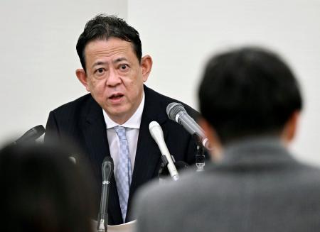 　記者会見する斎藤元彦兵庫県知事の代理人の奥見司弁護士＝２７日午後、神戸市