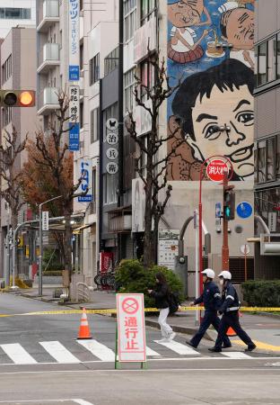 　不発弾処理に伴い通行止めになった名古屋市中区の道路＝３０日午前