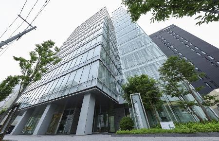 　小林製薬の本社が入るビル＝６月、大阪市