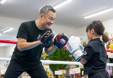 　大阪府東大阪市内にボクシングジムを開設した徳山昌守さん＝２日