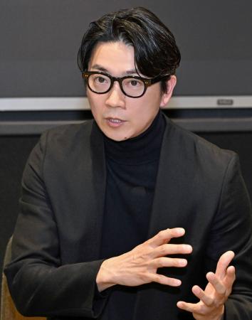 　取材に応じるネットフリックスの坂本和隆バイスプレジデント＝東京都港区