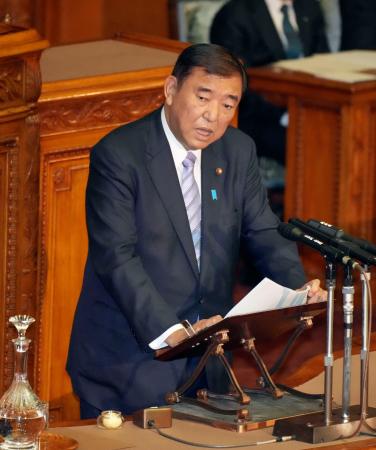 　参院本会議の代表質問で答弁する石破首相＝４日午後