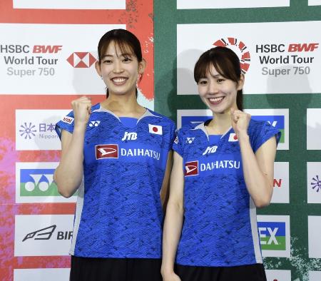 　バドミントン女子ダブルスの志田千陽（右）、松山奈未組＝８月１９日、横浜アリーナ