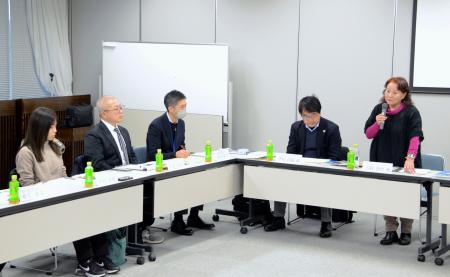 　能登半島地震の教訓や防災への備えを子どもたちに学んでもらうプログラム作成に向けた検討会＝１６日午後、石川県輪島市