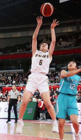 　京都精華学園―慶誠　第１クオーター、シュートを放つ京都精華学園・桃井＝東京体育館