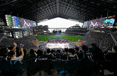 　エスコンフィールド北海道で行われたバスケットボールＢリーグ１部の北海道―三河戦＝２８日、北海道北広島市