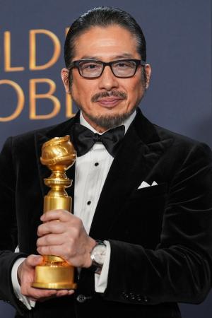 　米ゴールデン・グローブ賞を受賞した真田広之さん＝５日、カリフォルニア州ビバリーヒルズ（ＡＰ＝共同）