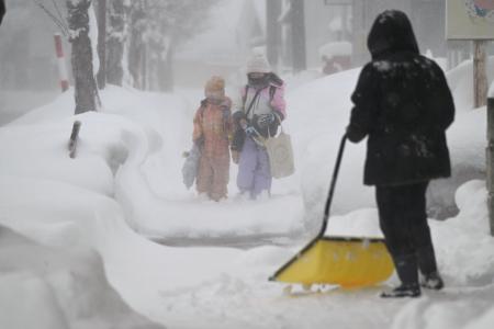 　雪が積もった福島県猪苗代町＝９日午後