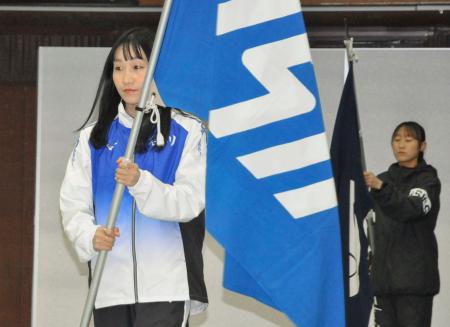 　全国都道府県対抗女子駅伝の開会式に参加した石川の主将を務める五島莉乃＝１１日、京都市