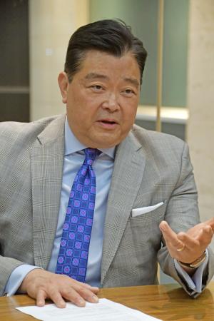 　取材に応じるアド・マチダ氏＝１６日午前、東京都内