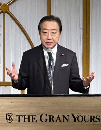 　福井市で行われた会合で演説する立憲民主党の野田代表＝１８日午前