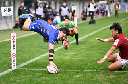 　静岡―ＢＬ東京　前半、トライを決める静岡・テファレ＝ヤマハスタジアム