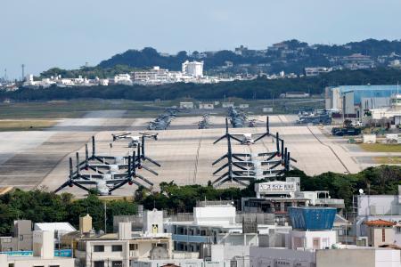 　沖縄県宜野湾市の米軍普天間飛行場＝１１日