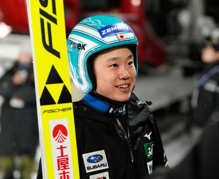 　予選を８位で通過し、取材に応じる伊藤有希＝アリオンテック蔵王シャンツェ