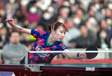 　女子シングルス準決勝でプレーする早田ひな＝東京体育館