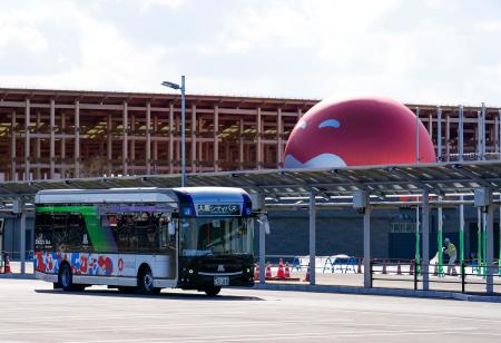 　夢洲に整備された、大阪・関西万博会場の交通ターミナル＝５日午前、大阪市此花区