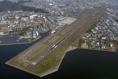 　松山空港＝２０２２年１１月