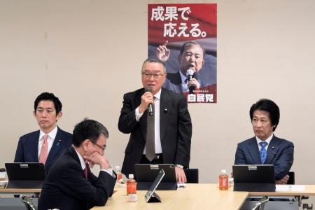 　自民党本部で開かれた社会保障制度調査会の会合＝７日午前、東京・永田町