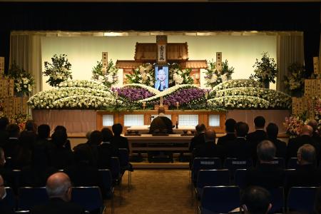 　プロ野球阪神の元監督、吉田義男さんの通夜＝７日、兵庫県西宮市（代表撮影）