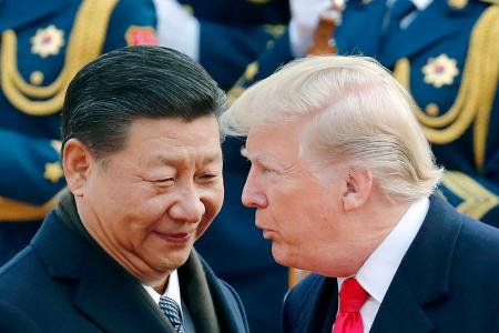 　中国の習近平国家主席（左）とトランプ米大統領＝２０１７年１１月、北京（ＡＰ＝共同）