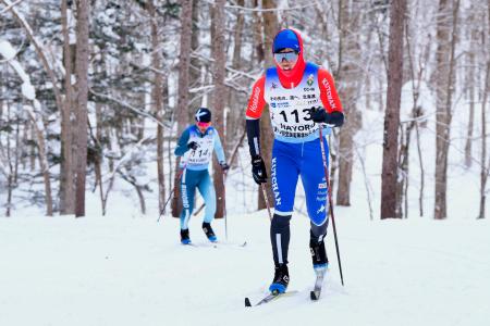 　距離男子１０キロクラシカルで優勝した倶知安・船場凱安＝なよろ健康の森クロスカントリーコース