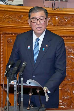 　参院本会議で答弁する石破首相＝１２日午前