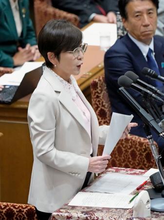 　衆院予算委で質問する自民党の稲田朋美氏＝１８日午前