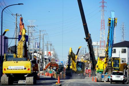 　埼玉県八潮市の県道陥没事故の現場付近＝１９日午前