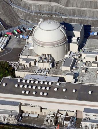 　関西電力大飯原発４号機＝２０２４年１１月、福井県おおい町（共同通信社ヘリから）