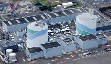 九州電力川内原発（左から）１号機、２号機