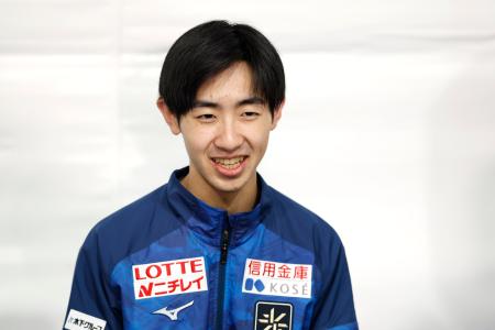 　取材に応じる壷井達也＝２３日、ソウル（共同）